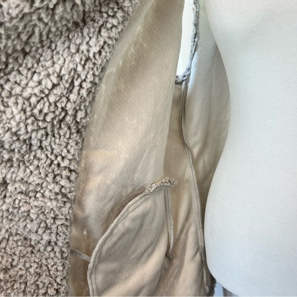 Alter’d State Women’s Fuzzy Sherpa Vest Sleeveless Pockets Size Large (Altered) - Picture 3 of 9